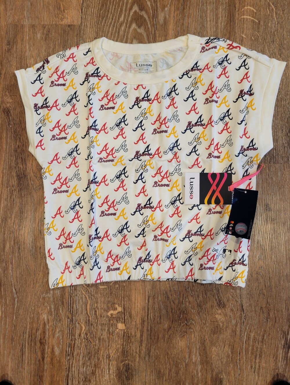 NWT Womens Medium Fanatics Atlanta Braves Crop Top Logo Tshirt White